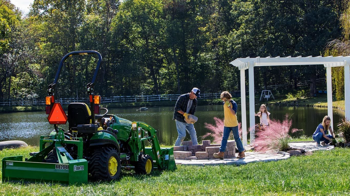 John Deere 1023E