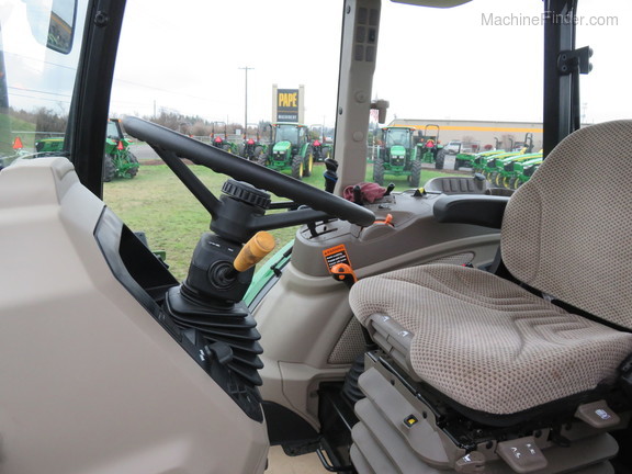 2019 John Deere 6135E