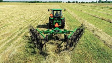 Frontier™ High-Capacity Carted Wheel Rakes Equipment Image