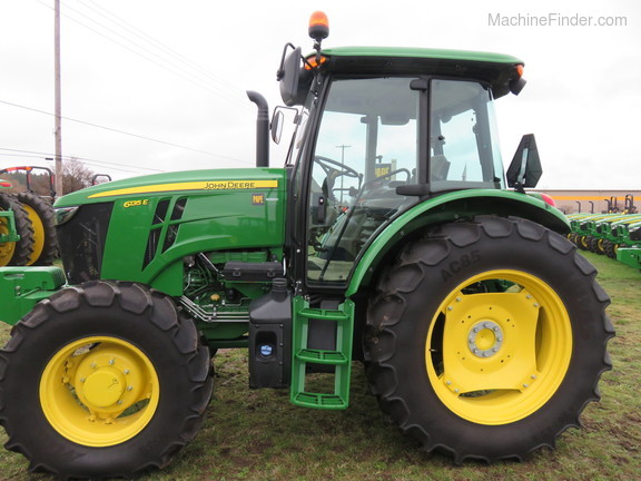 2019 John Deere 6135E