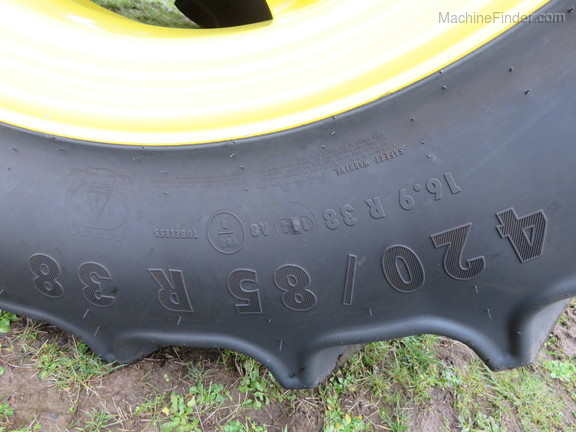 2019 John Deere 6135E