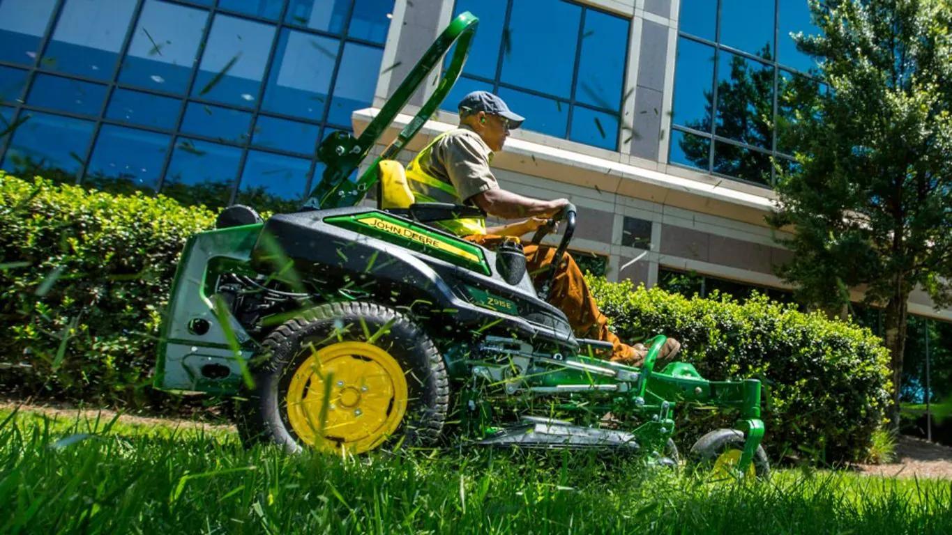 John Deere Z915E