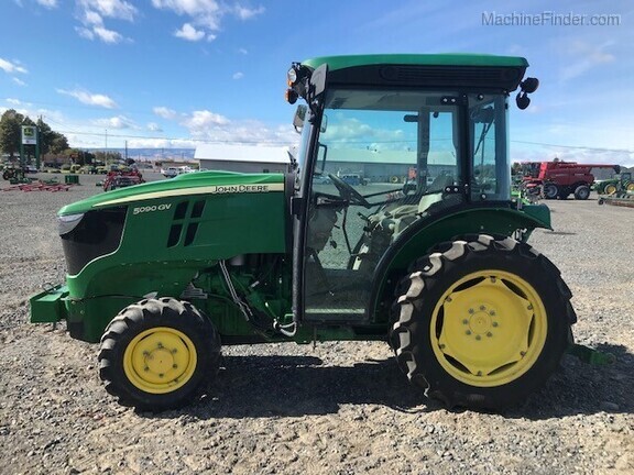 2017 John Deere 5090GV