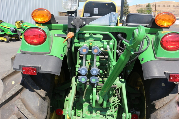 2017 John Deere 5090GV