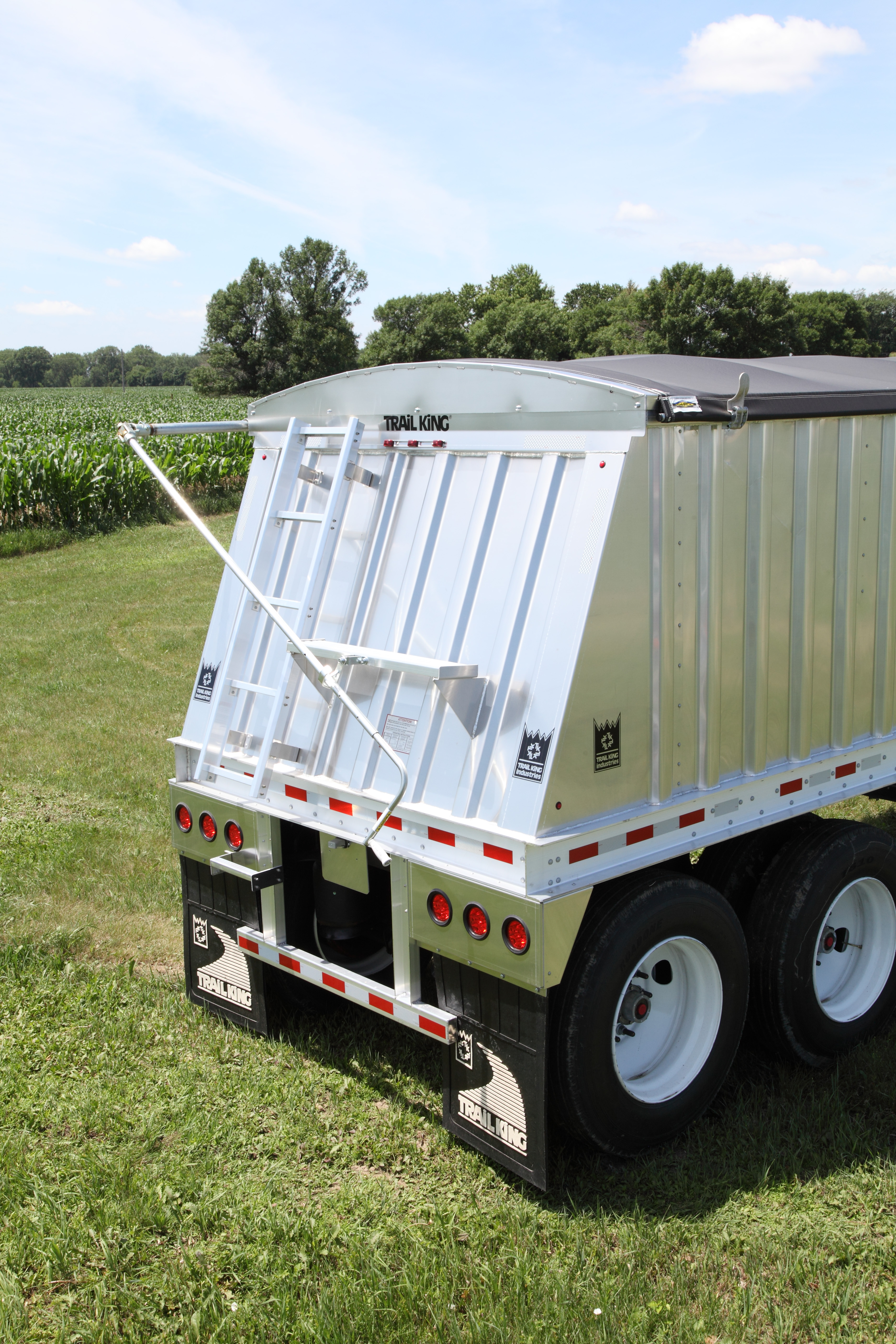 TrailKing TKAHT Grain Hopper