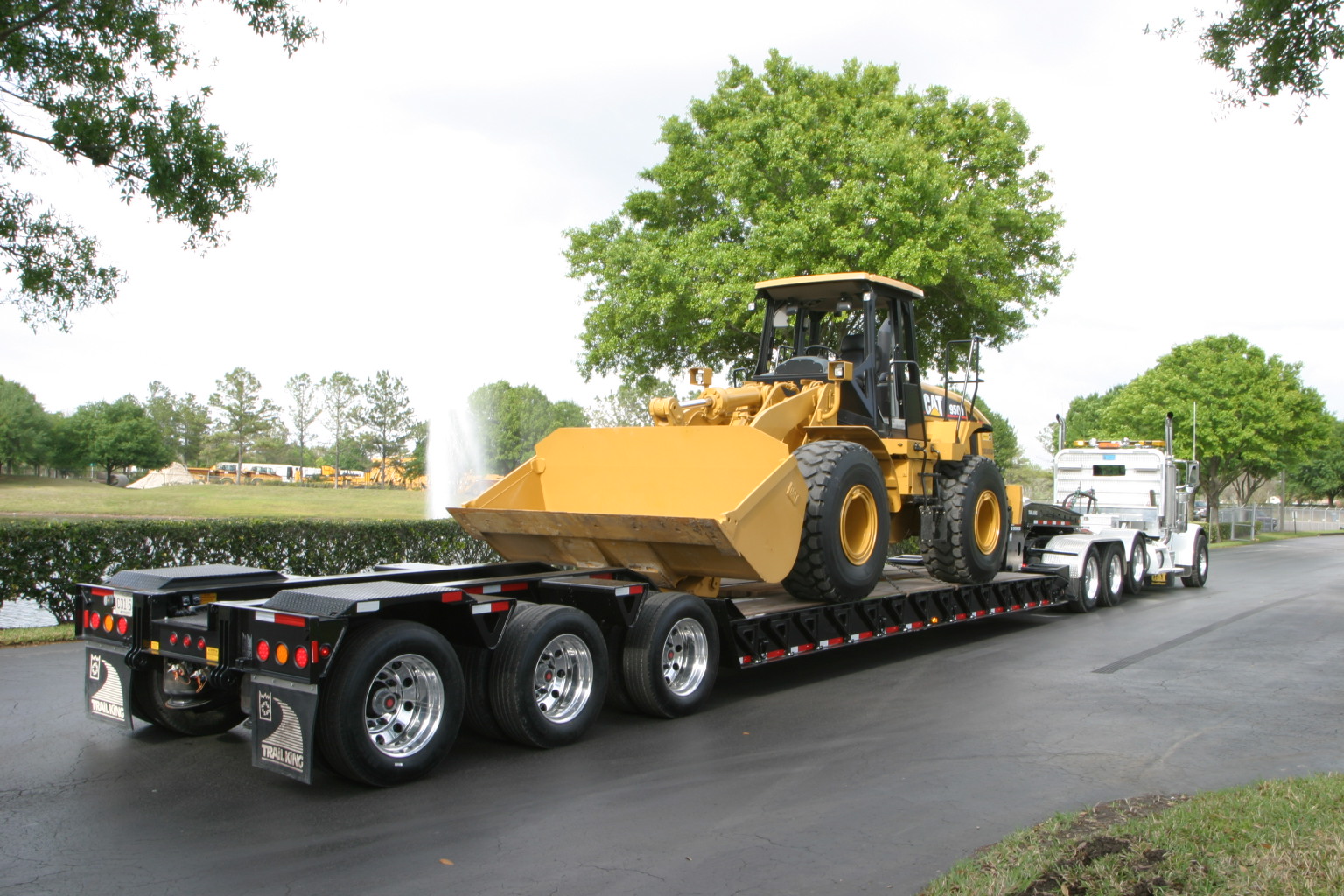 TrailKing TKHDG Hydraulic Detachable Gooseneck
