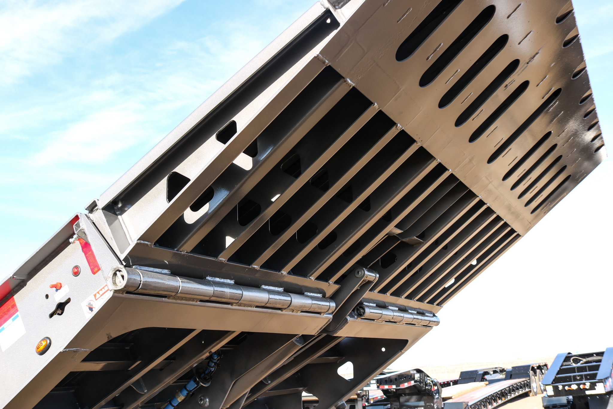 TrailKing TKHT Hydraulic Tail