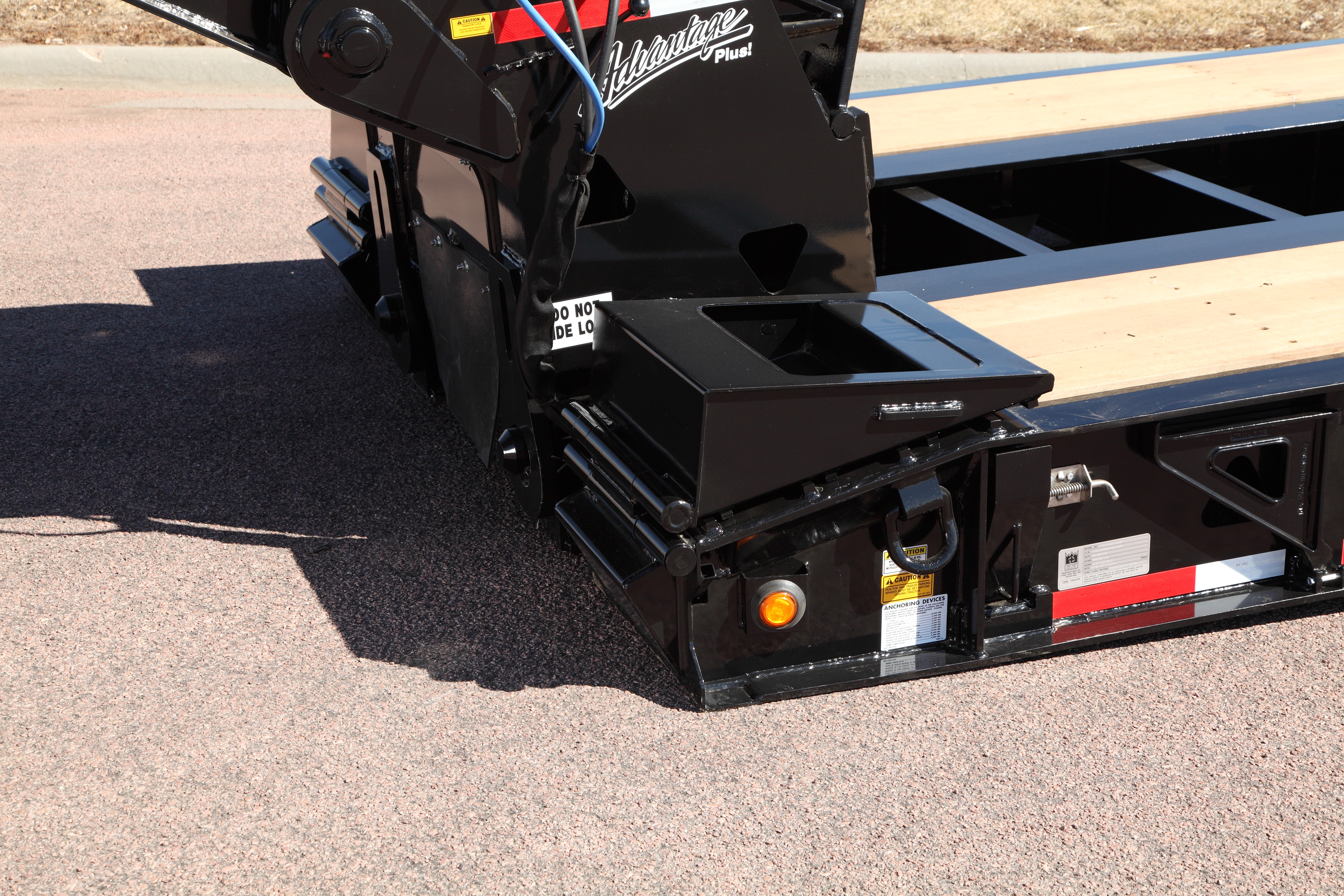 TrailKing TKHDG Hydraulic Detachable Gooseneck