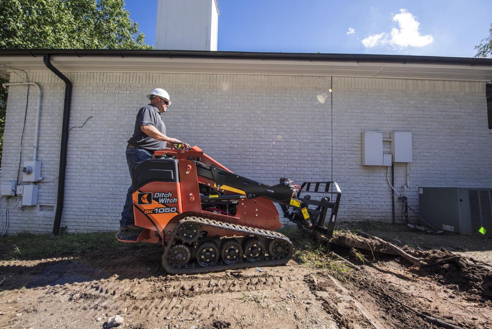 Ditch Witch SK1050 MINI SKID STEER