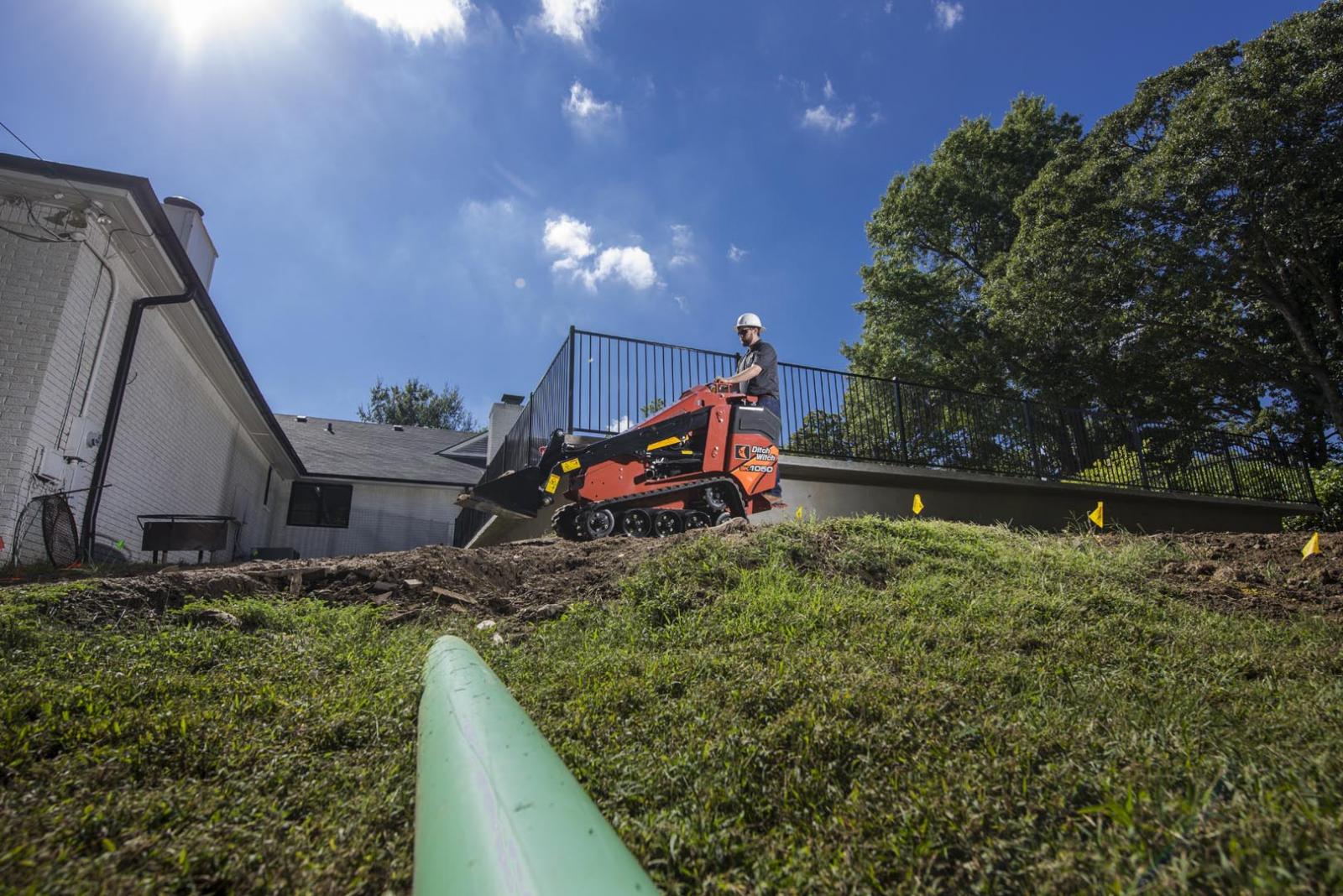 Ditch Witch SK1050 MINI SKID STEER