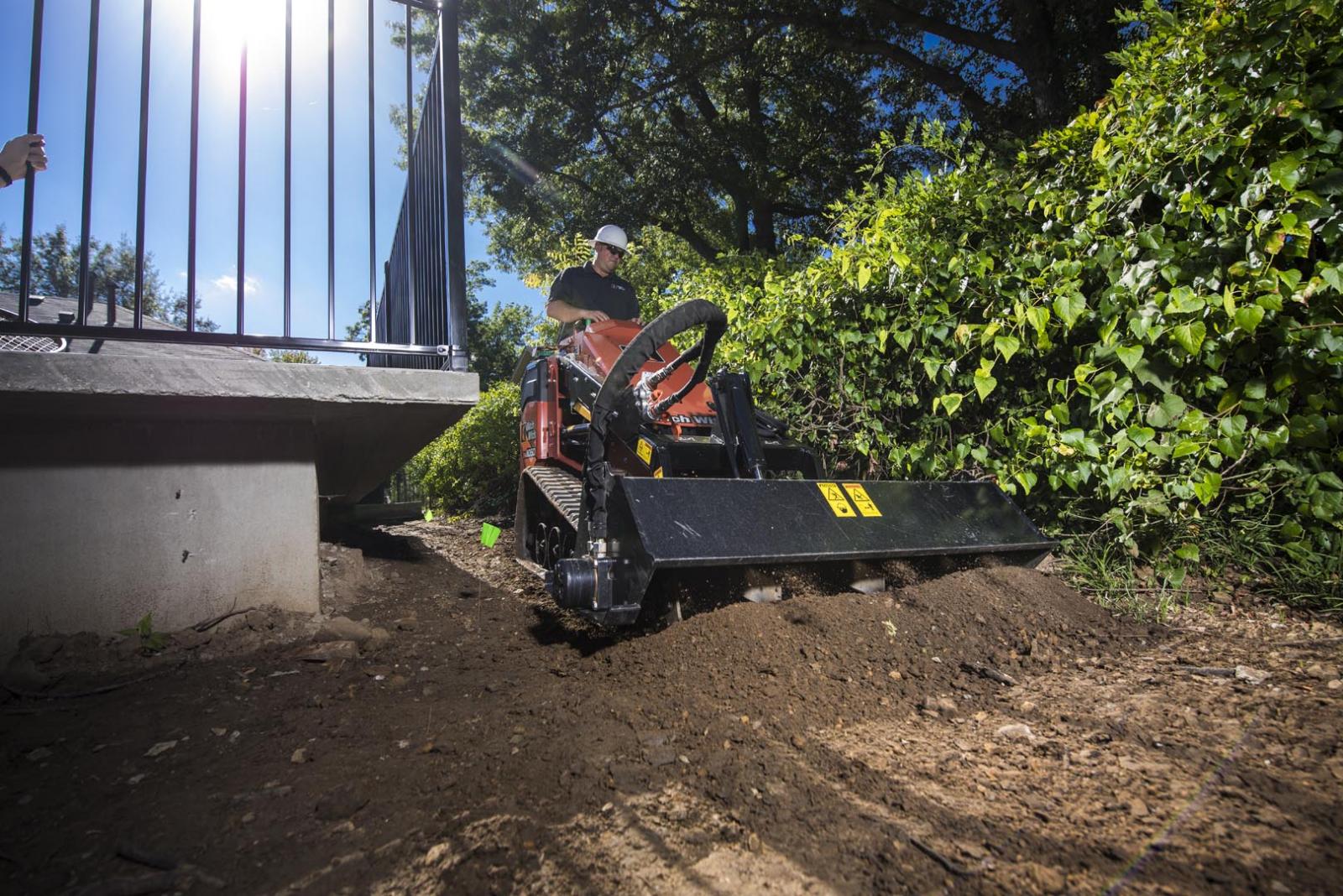 Ditch Witch SK1050 MINI SKID STEER
