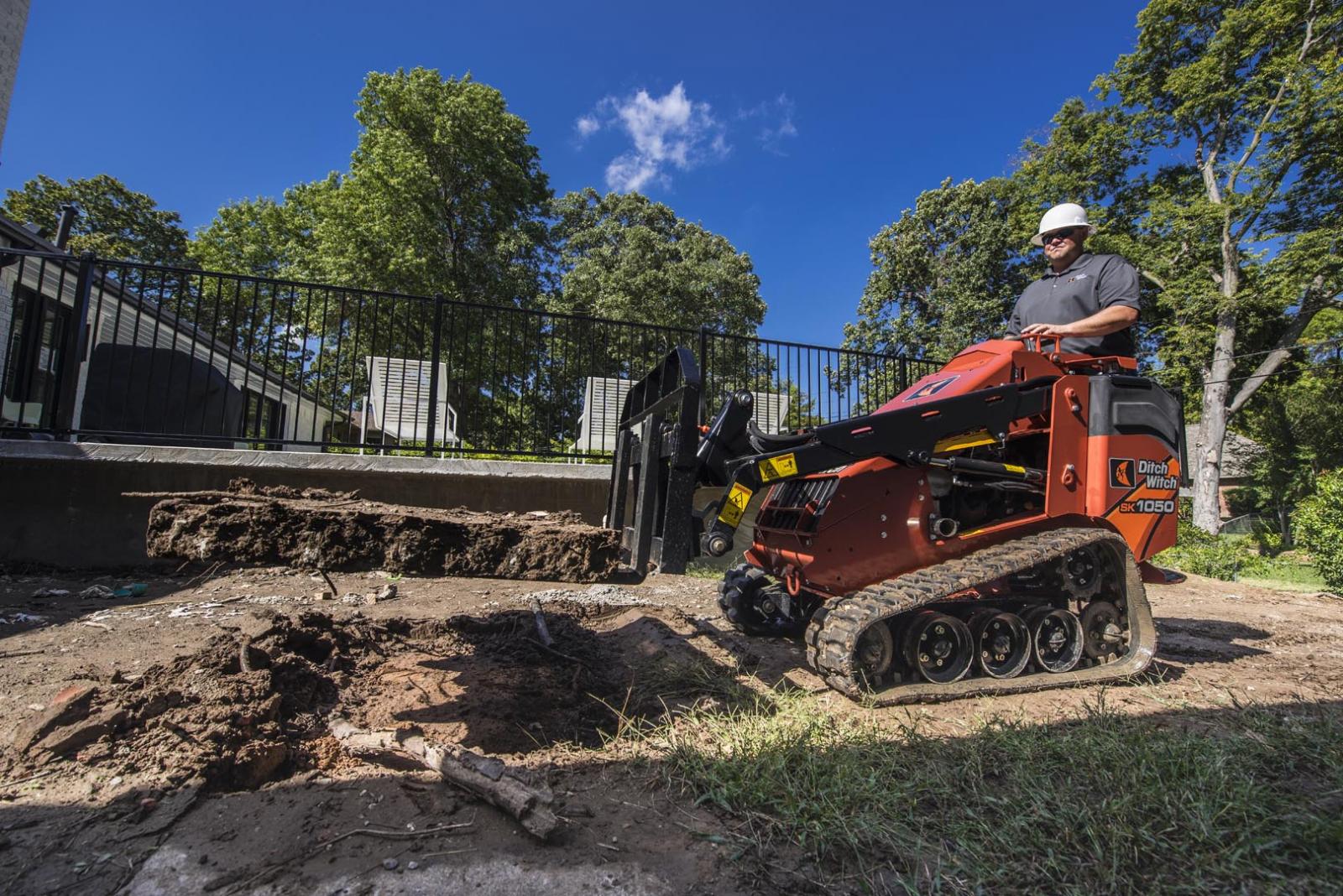 Ditch Witch SK1050 MINI SKID STEER