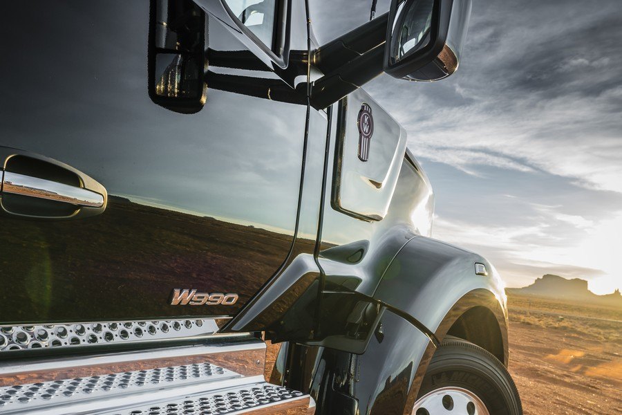 Kenworth W990