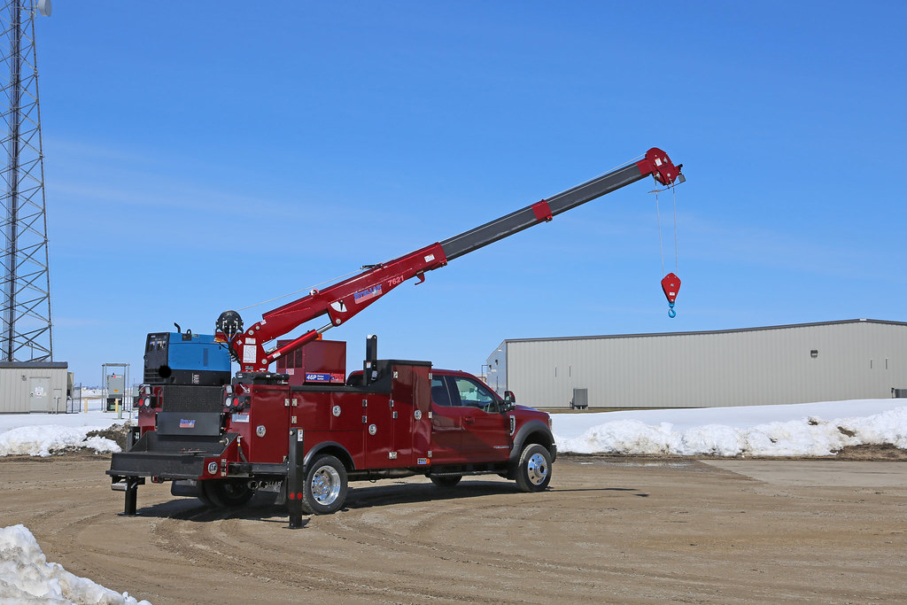 Stellar Industries 76 Series Telescopic Service Cranes