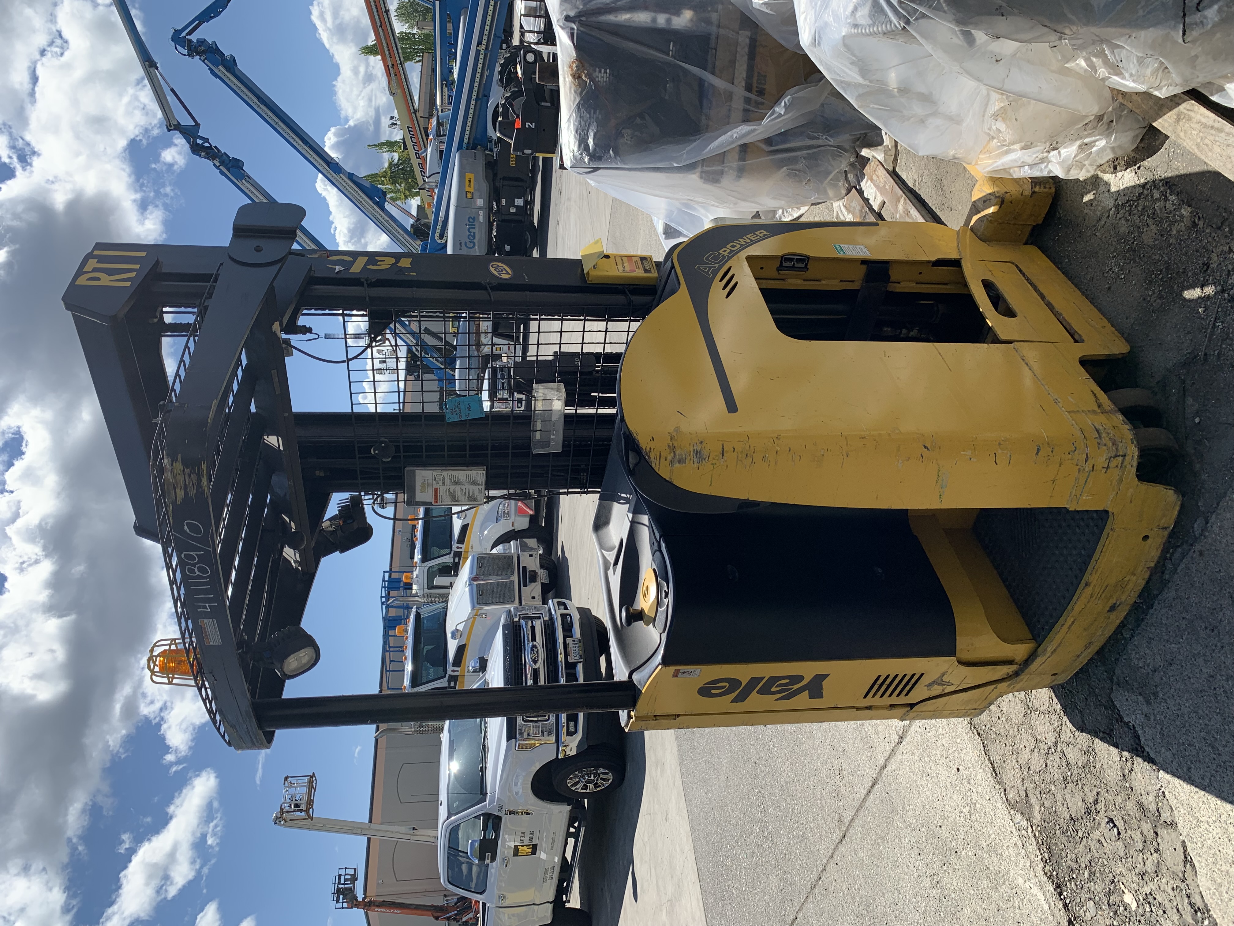 2013 Yale NR040