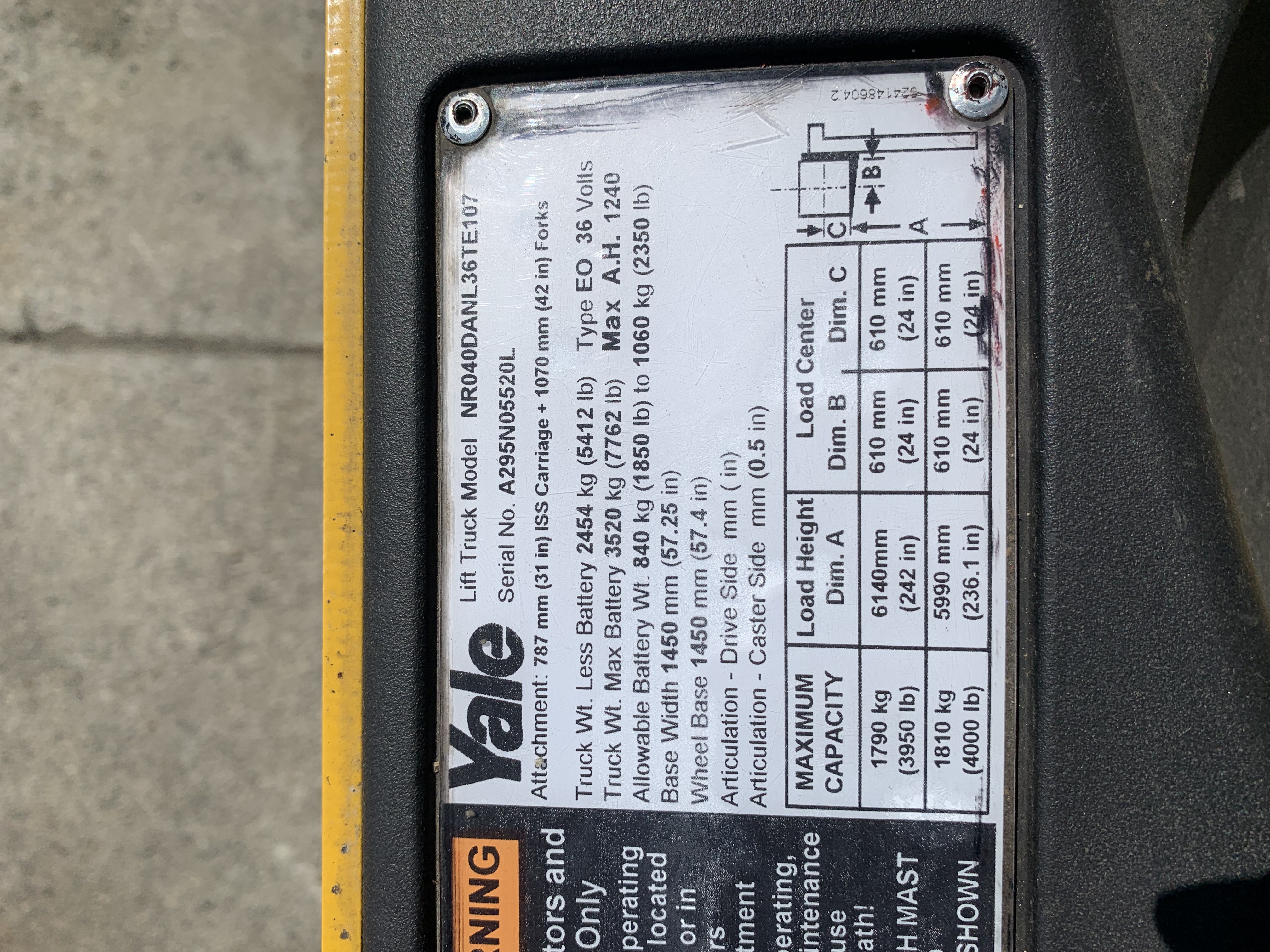 2013 Yale NR040