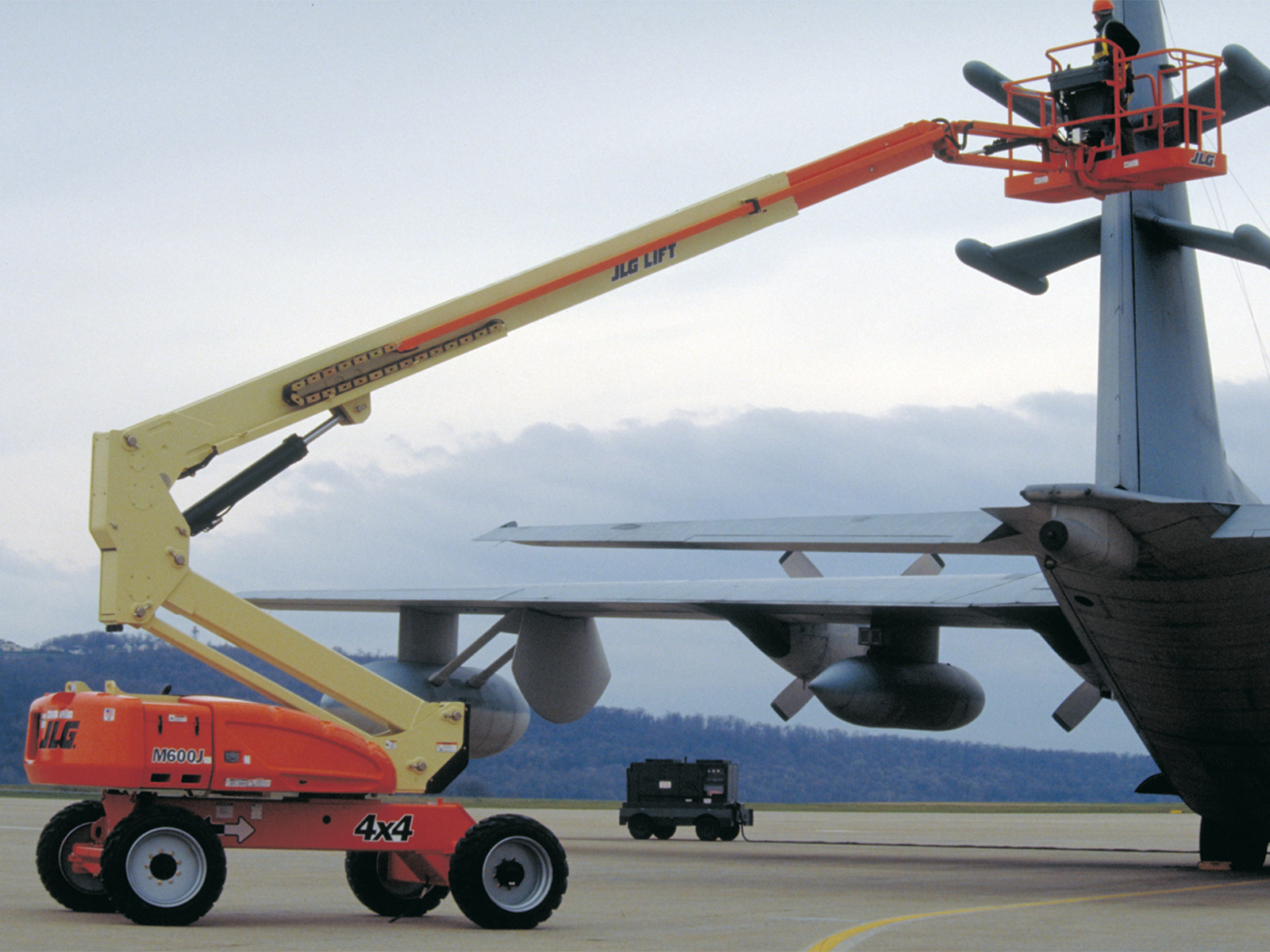 JLG M600J