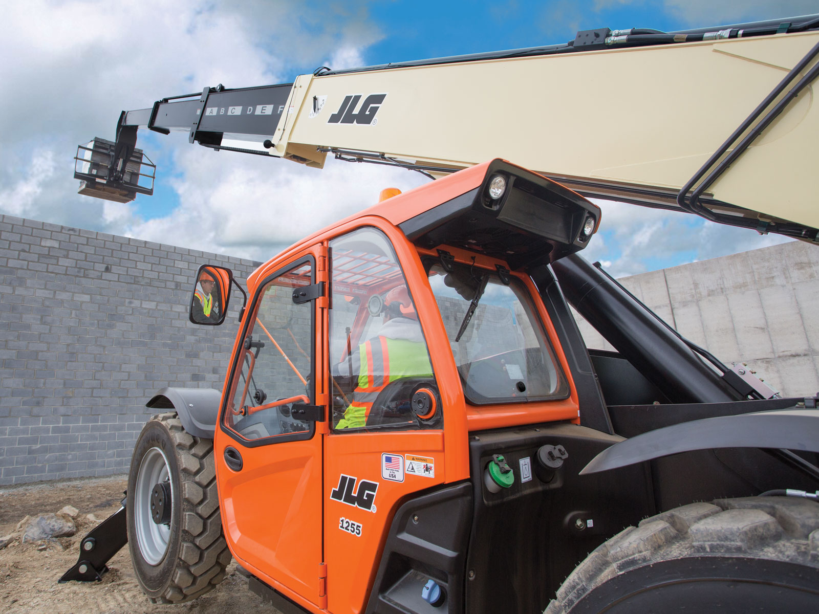 JLG 1255