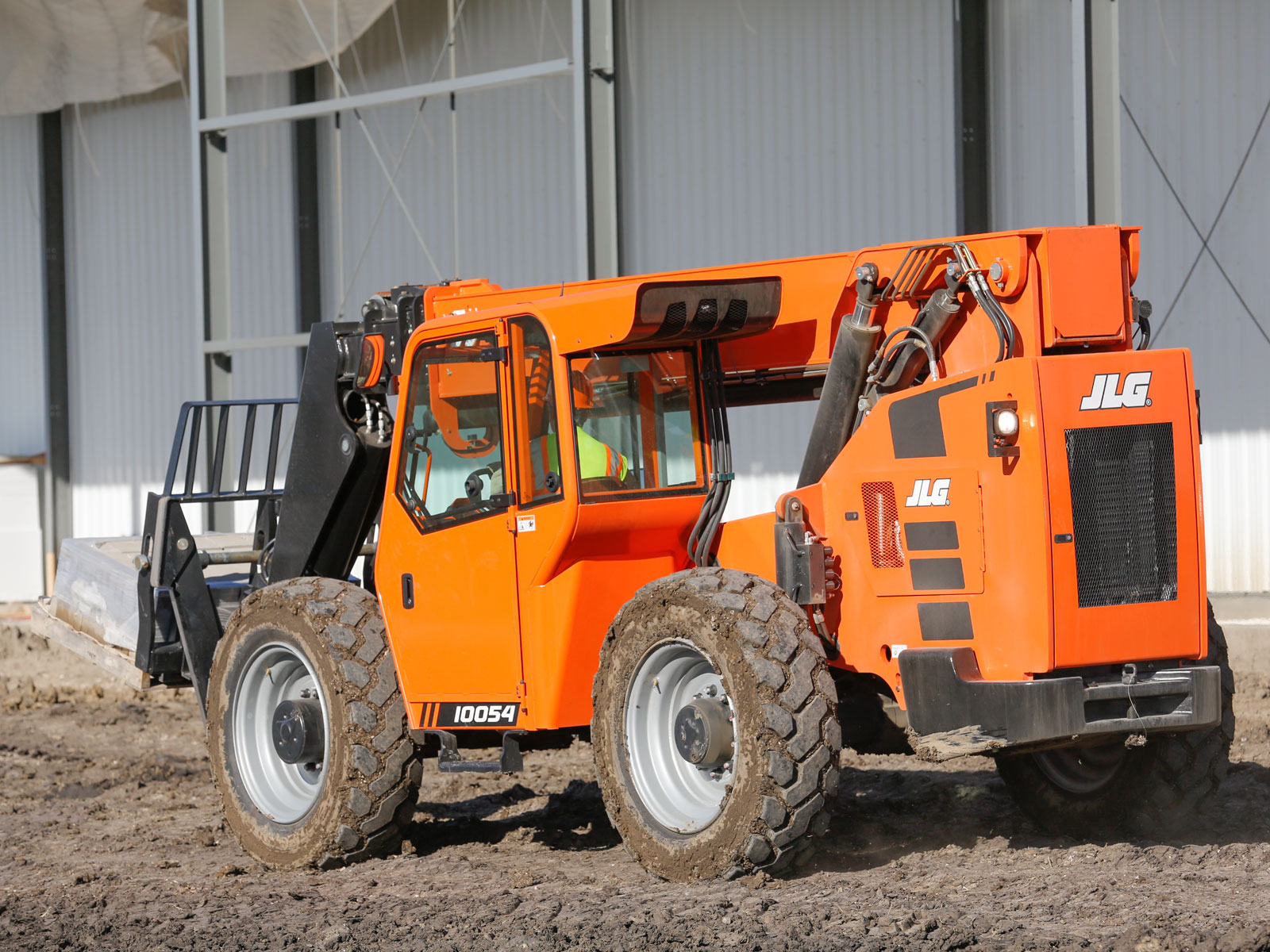 JLG 10054