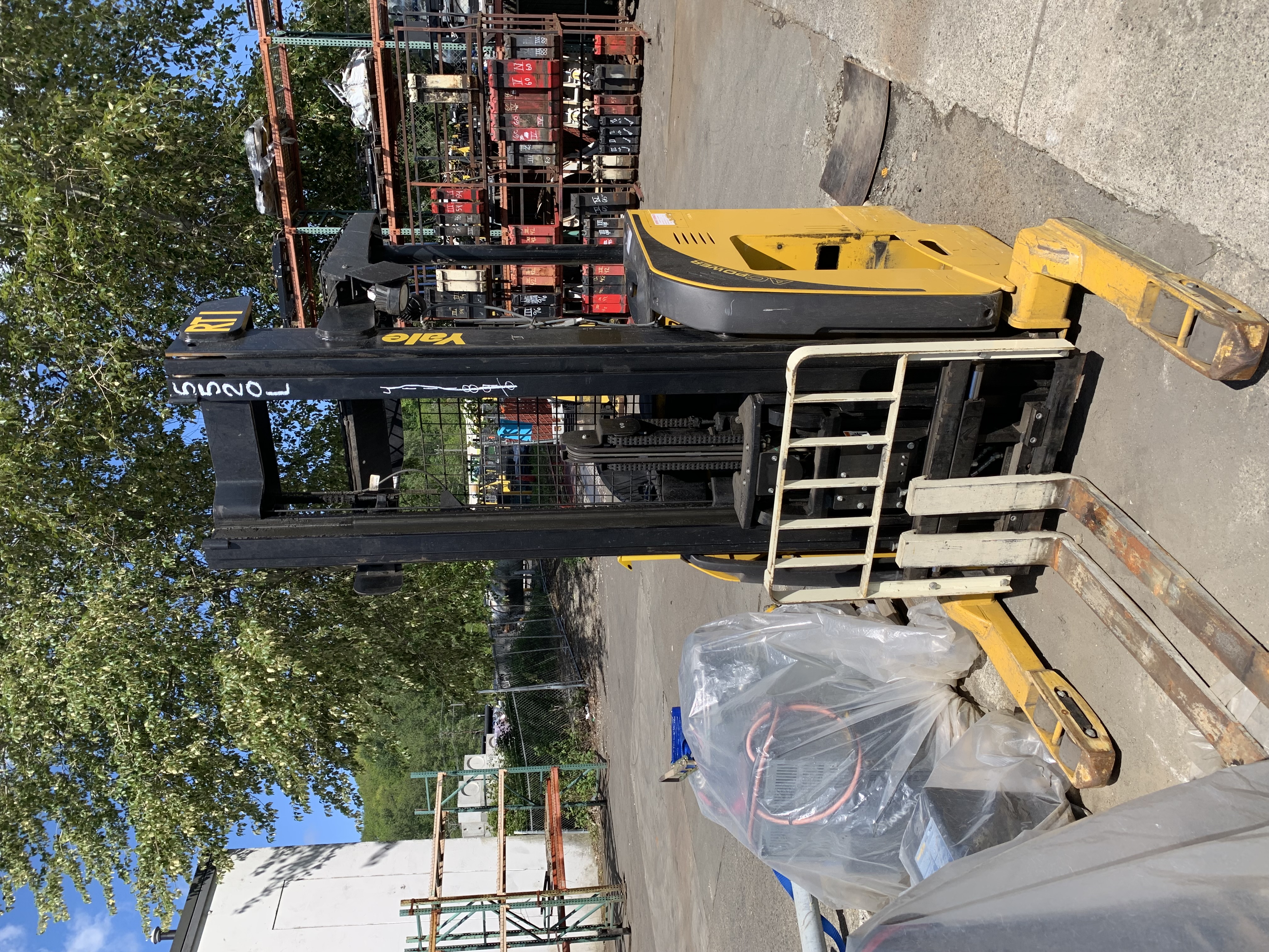 2013 Yale NR040