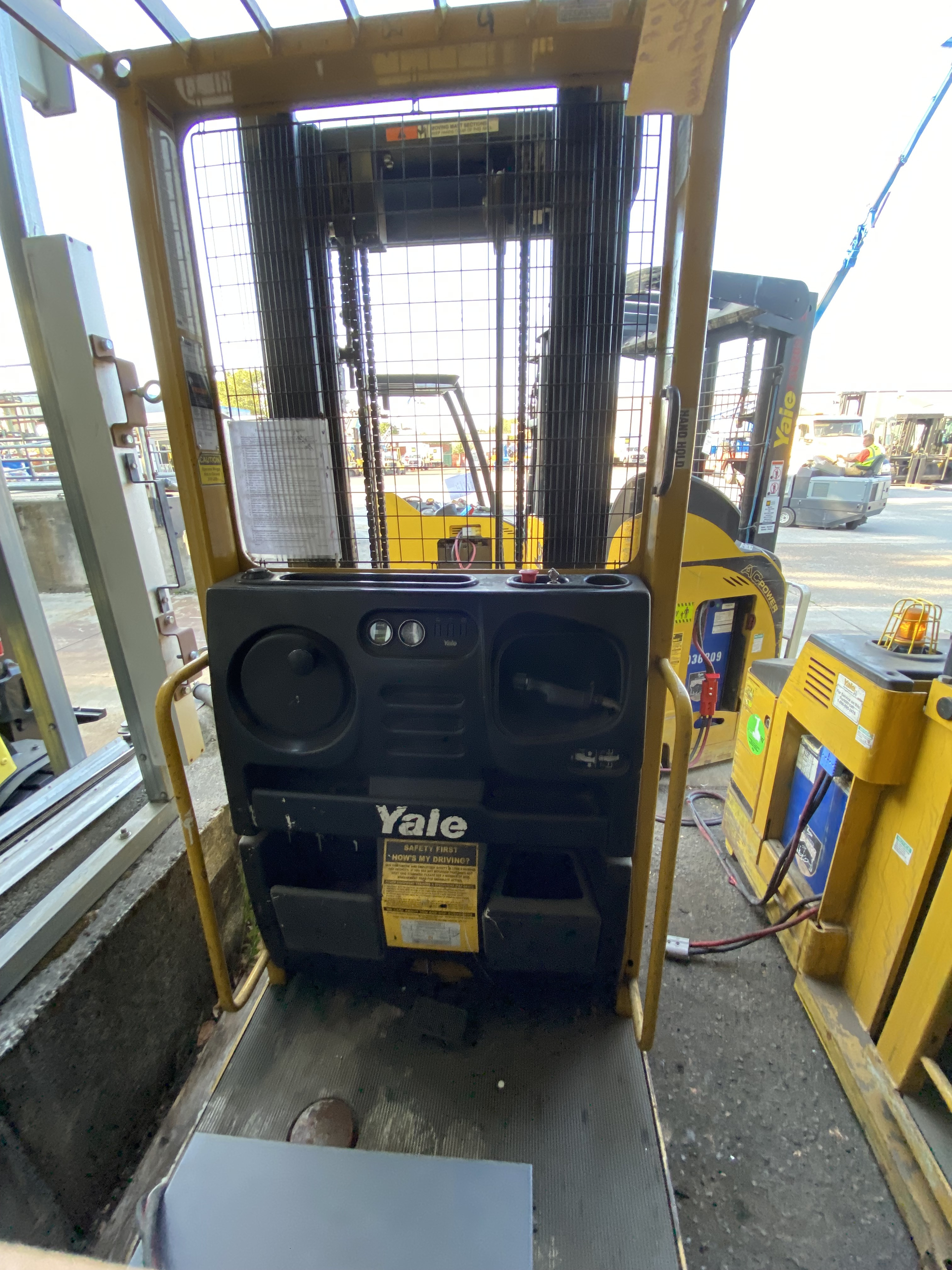 2011 Yale OS030